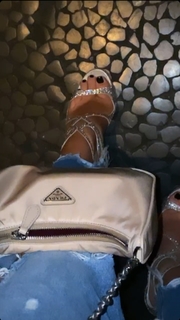 Dagi Bee feet photo thumbnail