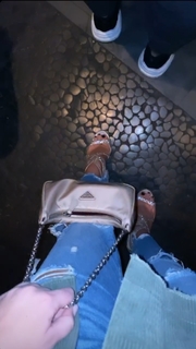 Dagi Bee feet photo thumbnail