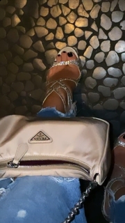 Dagi Bee feet photo thumbnail