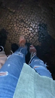 Dagi Bee feet photo thumbnail