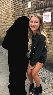 Dagi Bee feet photo thumbnail