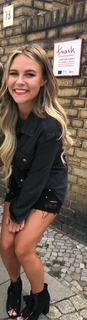 Dagi Bee feet photo thumbnail