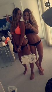 Dagi Bee feet photo thumbnail