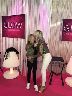 Dagi Bee feet photo thumbnail