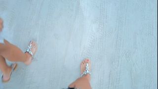 Dagi Bee feet photo thumbnail