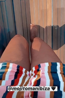 Dagi Bee feet photo thumbnail