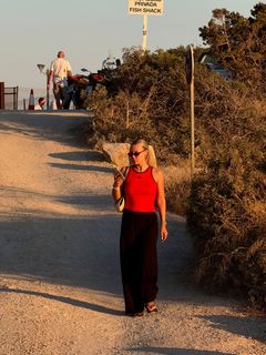 Dagi Bee feet photo 12