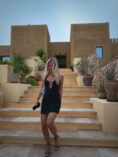 Dagi Bee feet photo 5