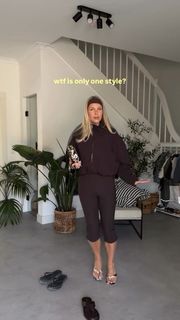 Dagi Bee feet photo 3