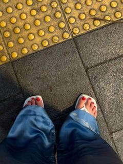 Dagi Bee feet photo 6