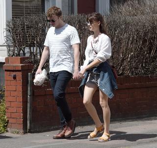 Daisy Edgar-Jones feet photo thumbnail