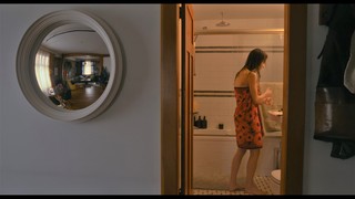 Daisy Edgar-Jones feet photo thumbnail