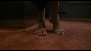 Daisy Edgar-Jones feet photo thumbnail