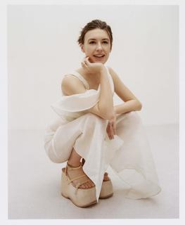 Daisy Edgar-Jones feet photo thumbnail