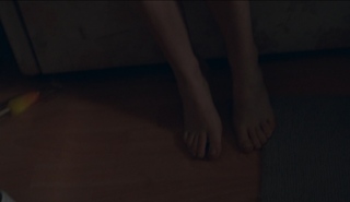 Daisy Edgar-Jones feet photo thumbnail