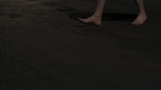 Daisy Edgar-Jones feet photo thumbnail