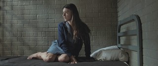 Daisy Edgar-Jones feet photo thumbnail