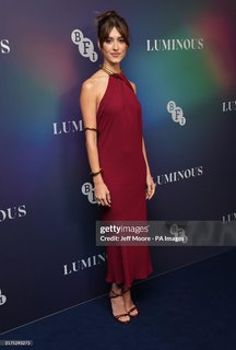 Daisy Edgar-Jones feet photo thumbnail