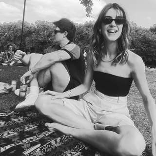 Daisy Edgar-Jones feet photo thumbnail