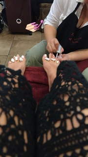 Daisy Fuentes feet photo thumbnail