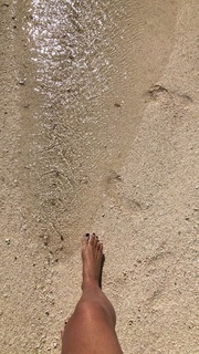 Daisy Fuentes feet photo thumbnail