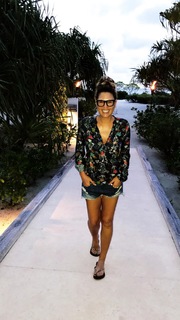 Daisy Fuentes feet photo thumbnail