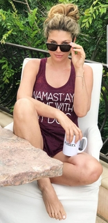 Daisy Fuentes feet photo thumbnail
