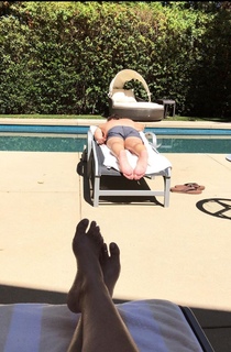 Daisy Fuentes feet photo thumbnail