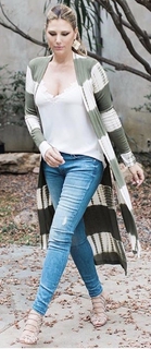 Daisy Fuentes feet photo thumbnail