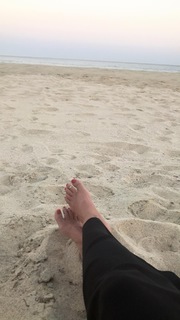 Daisy Fuentes feet photo thumbnail