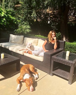 Daisy Fuentes feet photo thumbnail