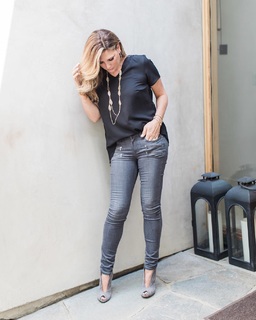 Daisy Fuentes feet photo thumbnail