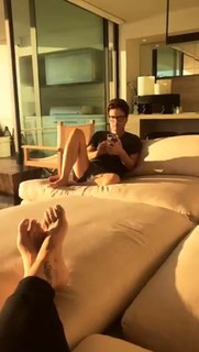 Daisy Fuentes feet photo thumbnail