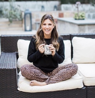Daisy Fuentes feet photo thumbnail
