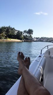 Daisy Fuentes feet photo thumbnail
