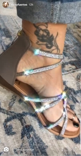 Daisy Fuentes feet photo thumbnail
