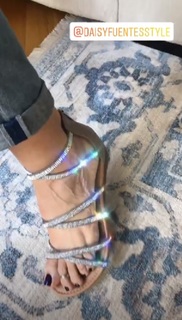 Daisy Fuentes feet photo thumbnail
