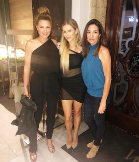 Daisy Fuentes feet photo thumbnail