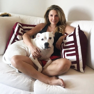 Daisy Fuentes feet photo thumbnail