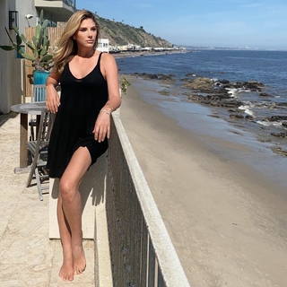 Daisy Fuentes feet photo thumbnail
