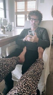 Daisy Fuentes feet photo thumbnail