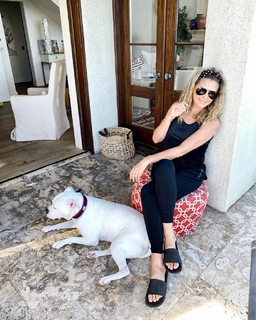 Daisy Fuentes feet photo thumbnail