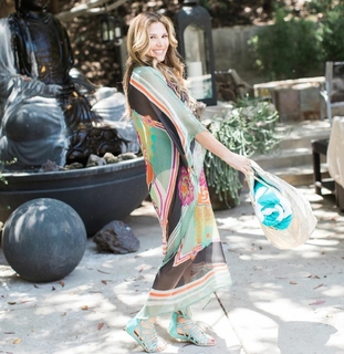 Daisy Fuentes feet photo thumbnail