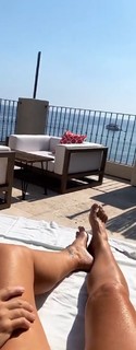 Daisy Fuentes feet photo thumbnail