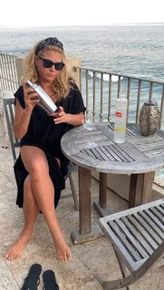 Daisy Fuentes feet photo thumbnail