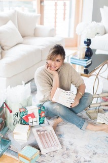 Daisy Fuentes feet photo thumbnail