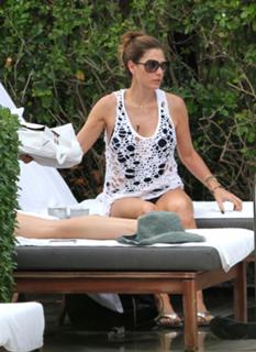 Daisy Fuentes feet photo thumbnail