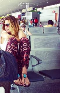 Daisy Fuentes feet photo thumbnail