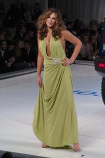 Daisy Fuentes feet photo thumbnail