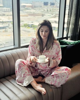 Daisy Fuentes feet photo thumbnail